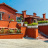 Parcheggio fronte villa